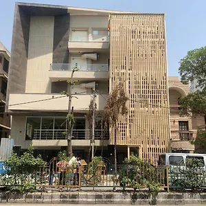 Leo Saffron - Corporate Pitampura Hotel