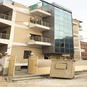 Oyo The Nest - Knowledge Park Near Pvr Ansal Plaza Greater Noida Hotel