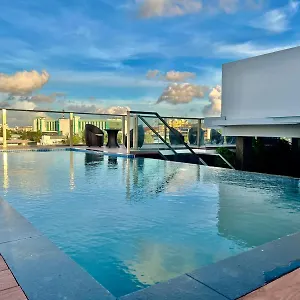 Q-white Crescent Kochi