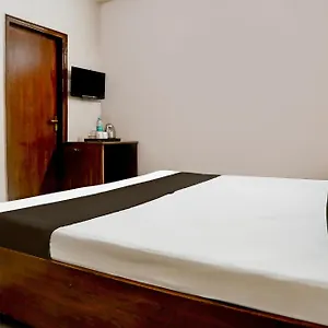 Golden Deluxe Hotel