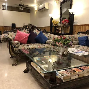 Wood Castle Hotell